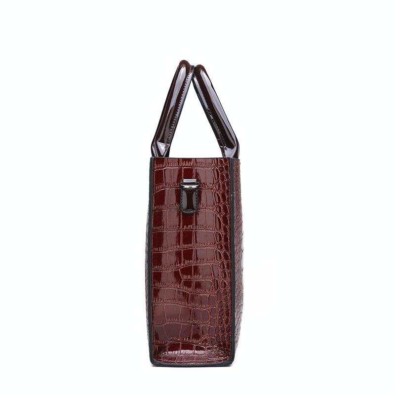 Women's Crocodile Pattern Shoulder Bag in Brown