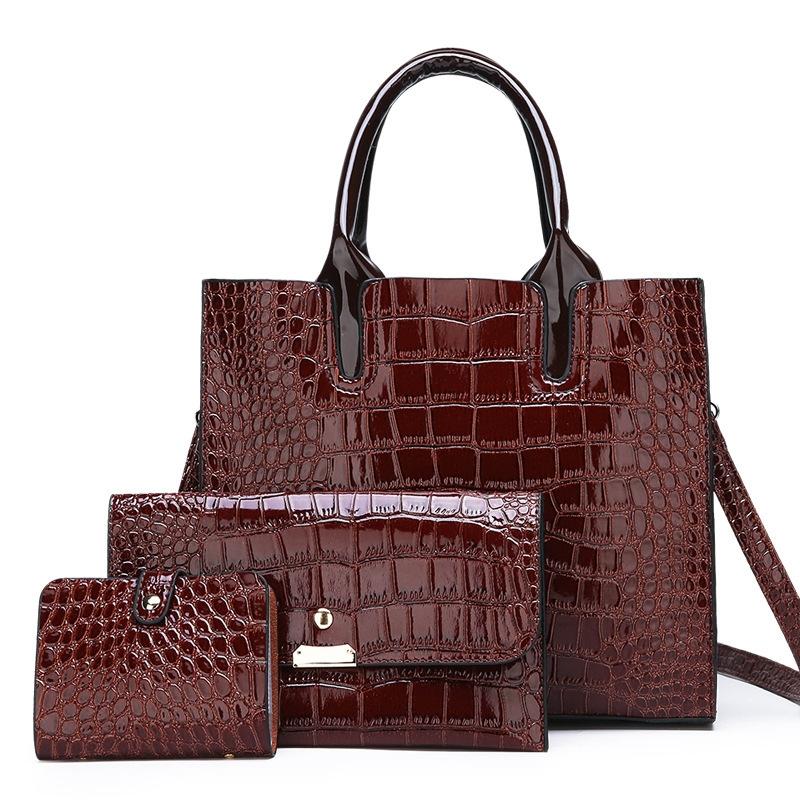 Women's Crocodile Pattern Shoulder Bag in Brown