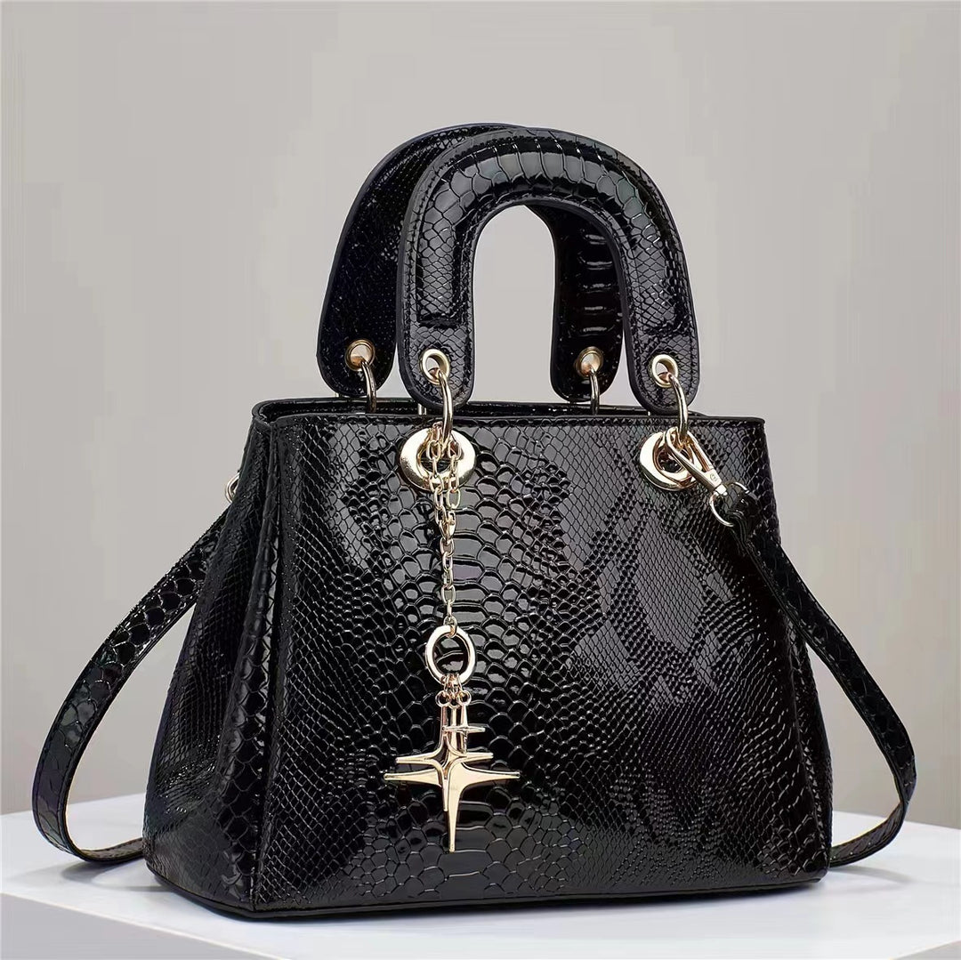 Women's Fashion Crocodile Pattern Shoulder Bag in Black | Confetti Living