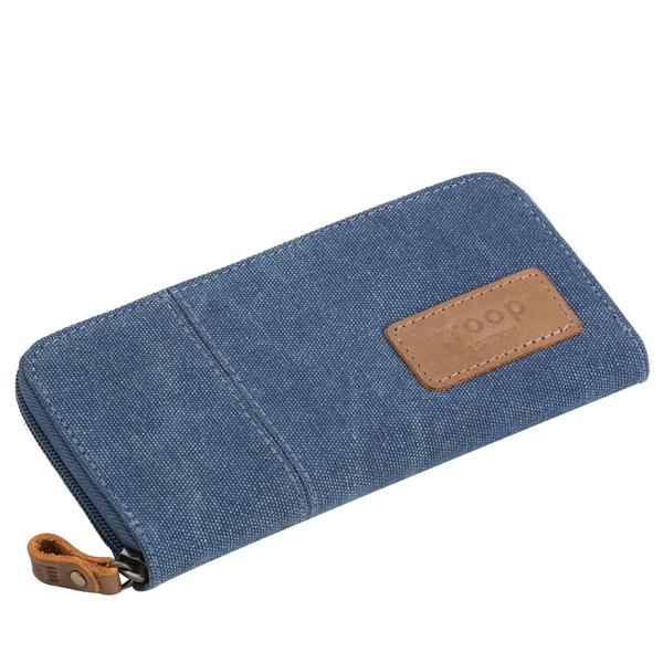 Keystone blue canvas wallet from Troop London delivers on both style and function for the urban traveller.  The Keystone canvas wallet features a branded fully-lined interior, multiple card slots, storage compartment for coins, handcrafted leather detailing and comes in gift box packaging which is ideal for gift giving. Front facing orientation.